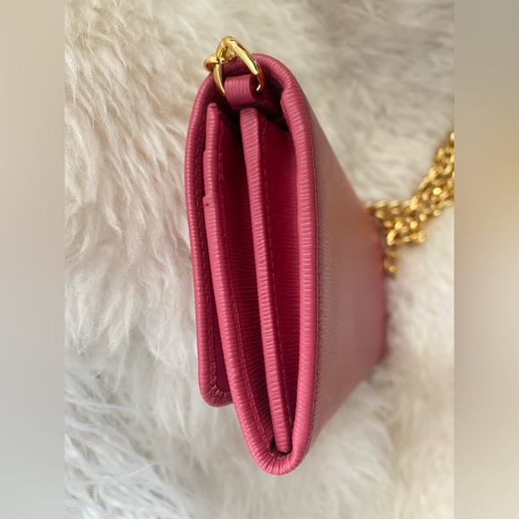 Prada Vitello Move Leather Wallet on Chain in Peonia Pink - Picture 4 of 9